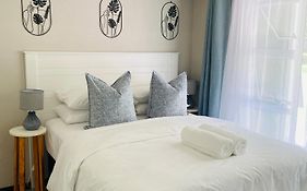 Cozy Garden Facing Guest Suite